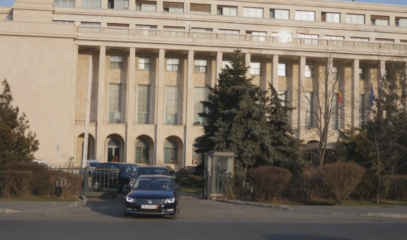 Ministrul Justitiei, filmat in timp ce incalca regulile de circulatie cand pleca de la Guvern. "Nu am facut-o intentionat"