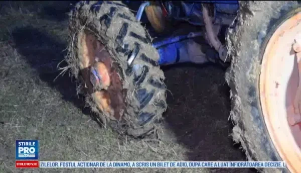 Un barbat din Cluj a ajuns la spital, dupa ce s-a rasturnat cu tractorul. Terenul era alunecos, iar soferul baut