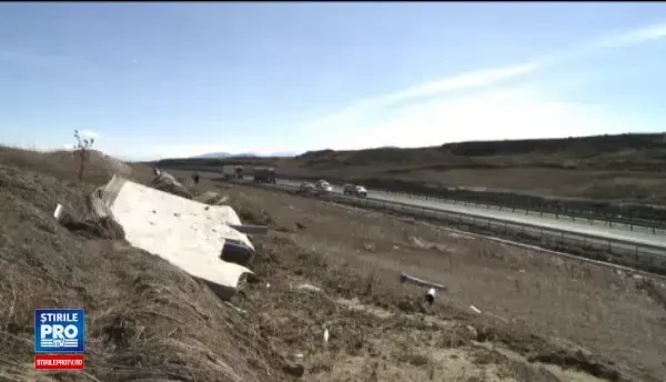 Maluri de pamant s-au scurs spre autostrada Sibiu-Orastie odata cu topirea zapezii. Ce pagube au provocat alunecarile
