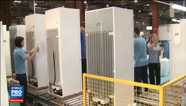 Romanii care muncesc peste program ar putea castiga mai mult. Proiectul ce elimina impozitul pe orele in plus, in Parlament