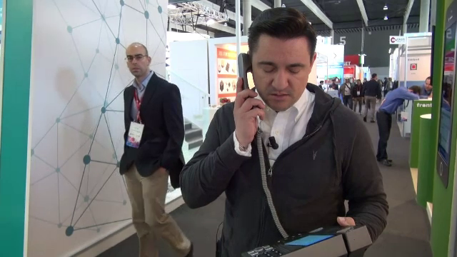 iLikeIT. Cum arata combinatia dintre un telefon mobil si unul fix. BlackBerry isi incearca norocul cu Key One