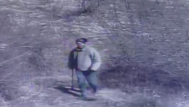 Un cioban din Zarnesti a ucis cu toporul un caine caruia i-a fost stapan. Gestul a fost surprins de camerele de supraveghere