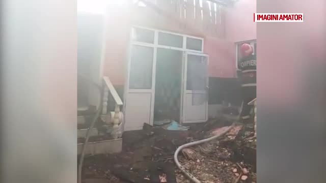 Doua case din Caras-Severin, mistuite de un incendiu. Pompierii au reusit sa salveze din bunurile aflate in locuinte