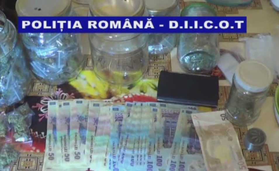 Flagrant cu traficanti care vindeau droguri unor elevi din Galati, la liceu. Ce a descoperit DIICOT acasa la suspecti