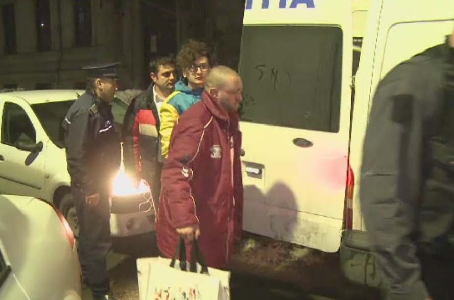 Noi arestari in cazul violentelor din Piata Victoriei. 5 barbati, plasati initial sub control judiciar, au primit mandat