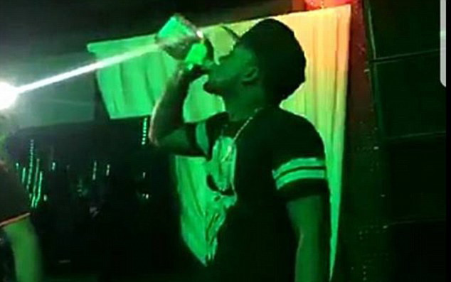 A murit dupa ce a baut o sticla de tequila pentru a castiga 680 de dolari. Scenele au fost filmate