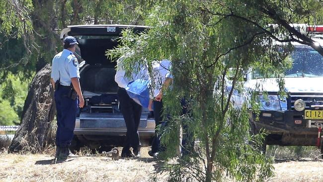 Copil de 9 ani, pe care mama voia sa-l inece intr-un rau, salvat de un pitbull. Filmul incidentului socant