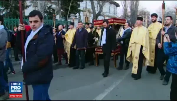 Pelerinaj cu 100 de preoti si mii de credinciosi in centrul Capitalei. Icoana veche de 100 de ani, adusa de la Ierusalim