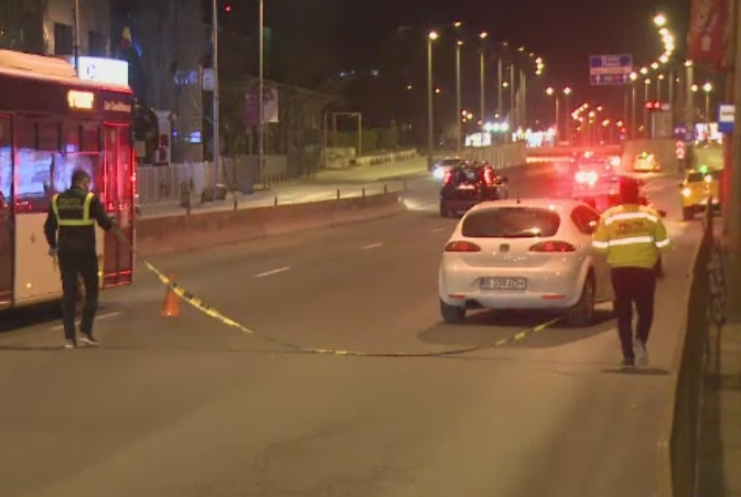 Fata de 17 ani, lovita puternic de o masina incercand sa traverseze neregulamentar DN1, in Baneasa. Ce au povestit martorii