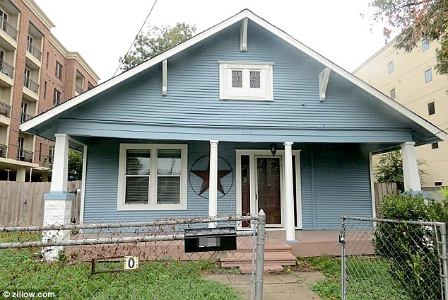 Surpriza uriasa. Ce au gasit doi soti in zidul casei pe care au cumparat-o. Cu cat vor sa o vanda acum