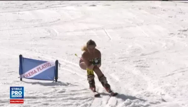 Concurs de frumusete pe partia de la Paltinis. 14 fete si-au aratat indemanarea, imbracate doar in bikini si clapari