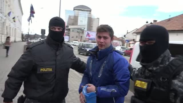 Patru indivizi din Alba, printre care unul aflat in arest, au reusit sa pacaleasca peste 7.000 de romani. Ce le promiteau