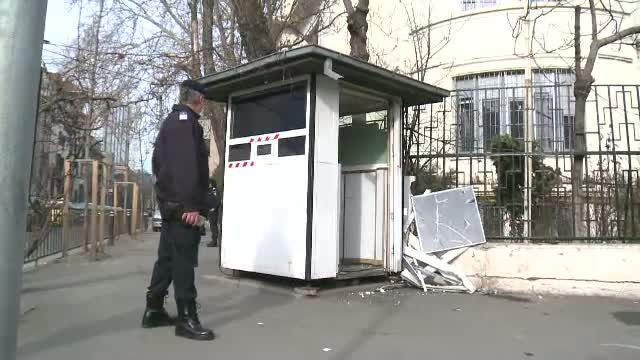Incident in fata Ambasadei Egiptului din Capitala. Un taximetru a intrat in ghereta jandarmului care pazea cladirea
