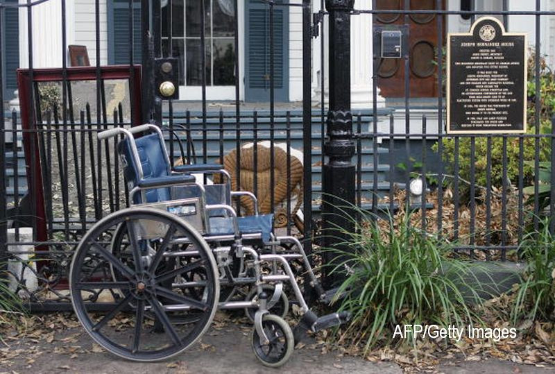 O femeie cu dizabilitati a stat izolata in propriul apartament timp de 9 luni. Ce s-a intamplat atunci cand s-a filmat. VIDEO