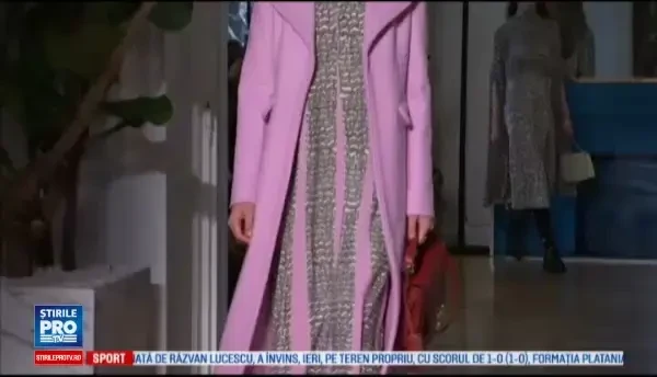 Extravaganta a atins cote neasteptate la saptamana modei de la Paris. Vivienne Westwood a fost surpriza serii