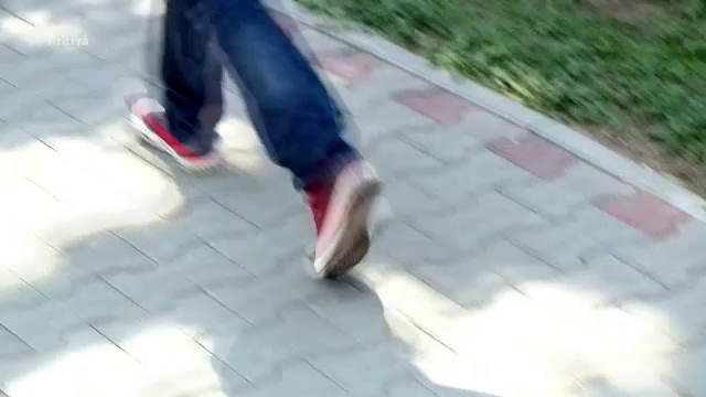 Un tata din Arad a fost arestat pentru ca si-a abuzat sexual propriul fiu, un baiat de doar 9 ani: "E o bestie de om"