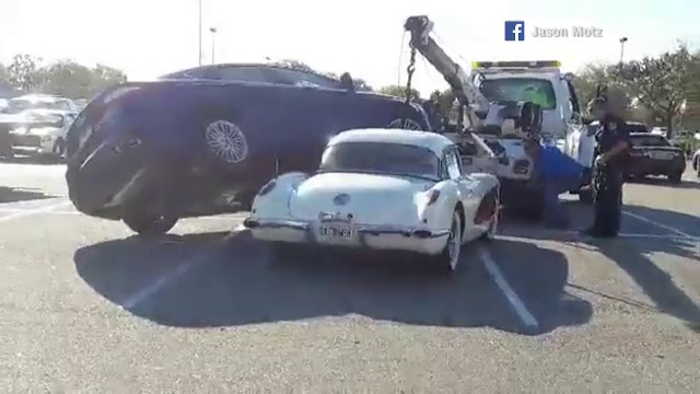 Un sofer a parcat masina peste alt autoturism, in Florida. Cum a fost posibil