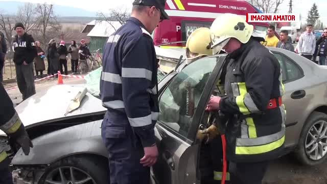 Accident rutier produs de un tanar care a incercat sa scape de politie. Ce avea de ascuns de nu a oprit la semnalul agentilor