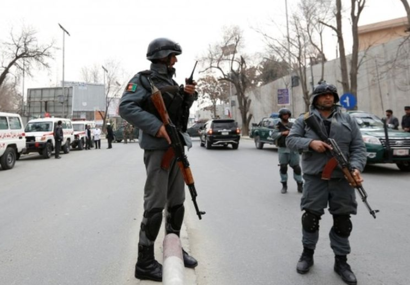 ISIS revendica atacul de la cel mai mare spital militar din Afganistan, luat cu asalt de barbati inarmati imbracati in medici