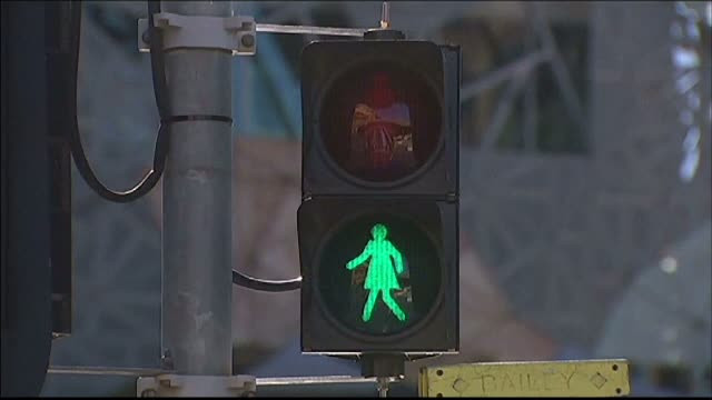 Semafoare cu siluete feminine, de Ziua Internationala a Femeii. "Este curata discriminare"