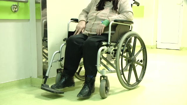 Doi batrani, sot si sotie, au ajuns la spital cu arsuri grave dupa ce femeia a aruncat diluant in soba. In ce stare se afla