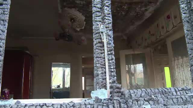 Casa, grajdurile si toate animalele unor pensionari au ars intr-o singura noapte: "Focul a plecat de la o scanteie"