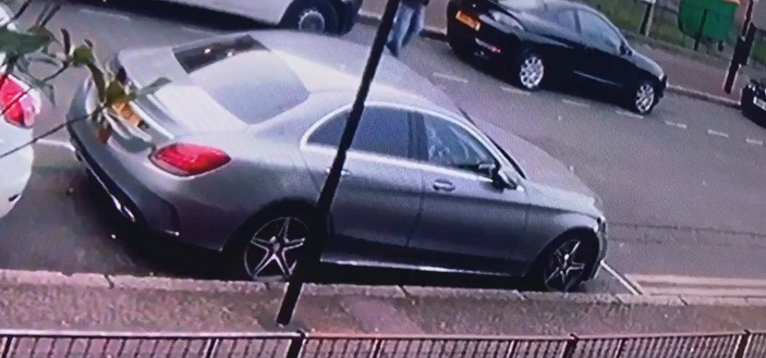 S-a saturat sa-i fie zgariata masina cu cheia asa ca a instalat o camera de supraveghere! Ce a descoperit pe imagini l-a lasat masca