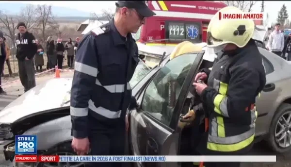 Accident rutier produs de un tanar care a incercat sa scape de politie. Ce avea de ascuns de nu a oprit la semnalul agentilor