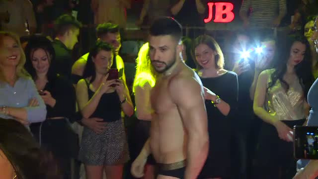 Doamnele si domnisoarele au sarbatorit pana in zori, in cluburi. Dansurile provocatoare de care au avut parte