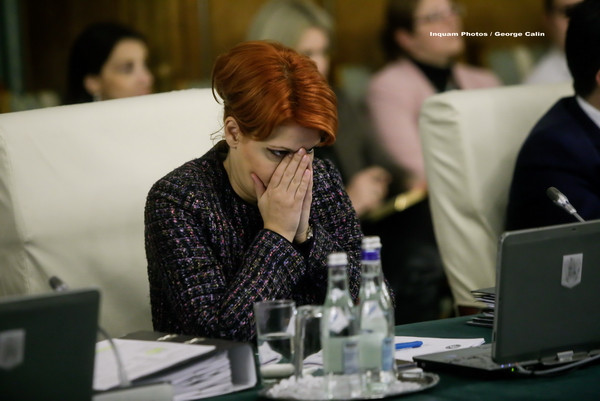 Legea salarizarii, discutata cu sindicalistii din Educatie. Bugetarii vor avea voucher de vacanta si doua norme de hrana