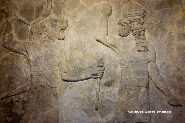 Jihadistii ISIS au bombardat un templu antic din Irak, iar cand au vazut ce e acolo au inceput sa sape. Marea descoperire