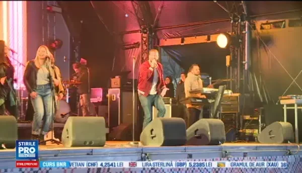 Ziua femeii a fost sarbatorita, in aer liber. Mesajul lui Smiley dupa concertul din Piata Universitatii