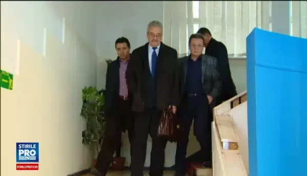 Legea salarizarii, discutata cu sindicalistii din educatie. Bugetarii vor avea voucher de vacanta si doua norme de hrana