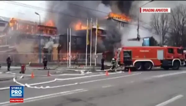 Doua blocuri si o pensiune din Focsani, cuprinse de flacari. Pompierii au cerut ajutorul Armatei