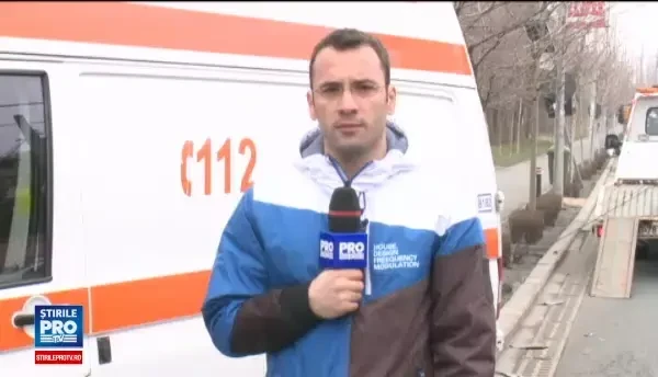 O ambulanta care transporta o pacienta la Spitalul Floreasca, implicata intr-un accident. Patru persoane au fost ranite