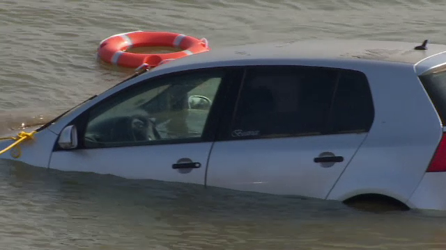 A sunat la 112 si a spus ca a vazut o masina plonjand in Dunare. Ce au descoperit anchetatorii in autoturism, dupa 24 de ore