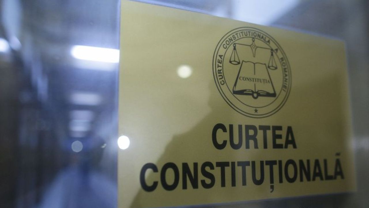 CCR permite funcționarilor publici să candideze fără a-și pierde postul