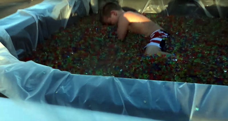 Mama arestata dupa ce a pus pe YouTube un clip cu copii sai. "Pericolele" la care i-a putut expune pe cei mici