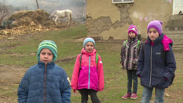 Generatia condamnata la neajunsuri. Concluzie ingrijoratoare a sociologilor care timp de 4 ani au urmarit familiile de la sat