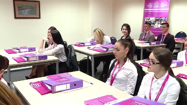 Meseria in care esti platit cu 3.000 de euro pe luna, dupa ce faci un curs de 1.500 de euro. Romancele, tot mai cautate