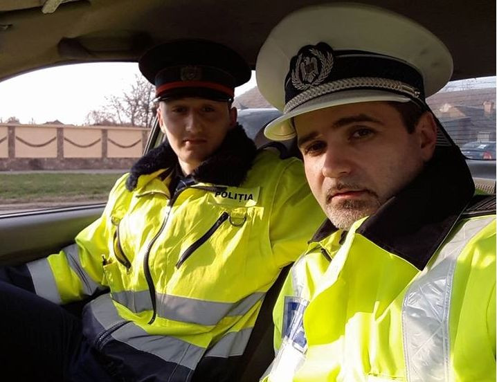 "Da, da, aici suntem". Politistul plin de umor care le-a precizat soferilor unde se afla cu radarul. FOTO