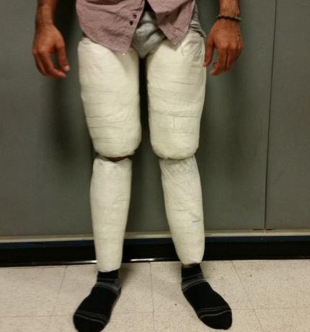 Ce au descoperit agentii de securitate ai aeroportului JFK din New York in pantalonii unui barbat. Valoarea se ridica la peste 200.000 euro