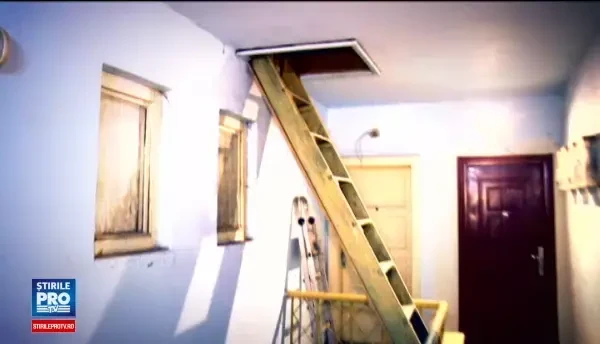 Politia a deschis o ancheta in cazul celor 3 bebelusi gasiti morti intr-un pod. Ar fi fost abandonati in ani diferiti