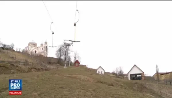 Partia de doua milioane de euro care nu prea are schiori. Primar: Nu putem sa ne punem noi cu natura