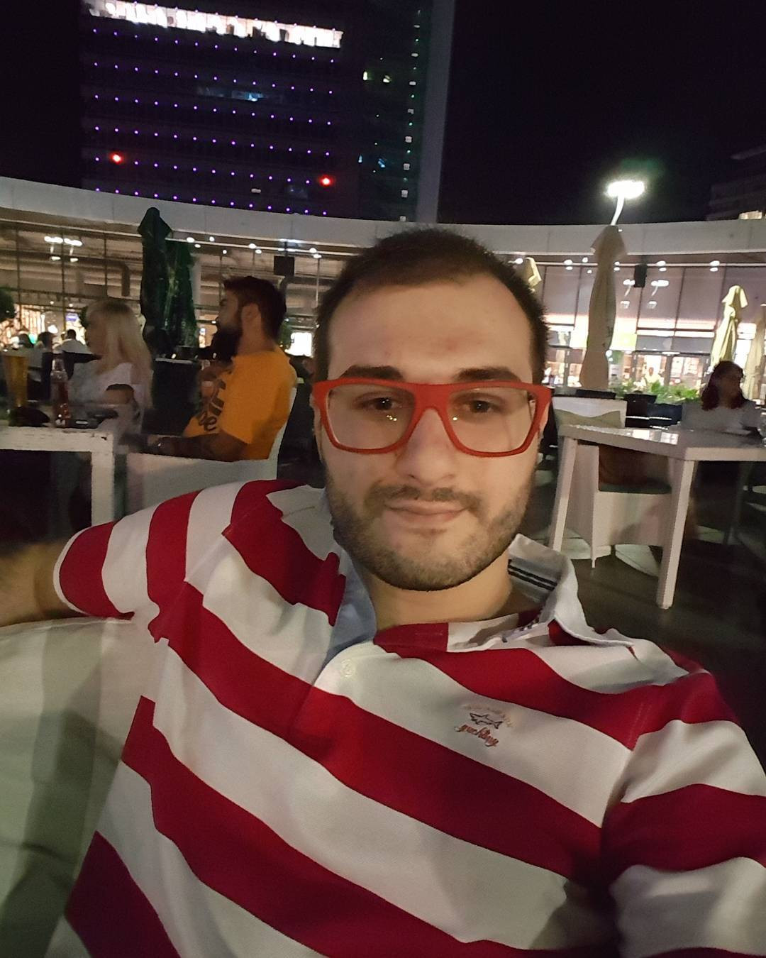 Tanarul care a lovit un agent iar apoi s-a blocat in masina risca 13 ani de inchisoare. Era suparat ca se certase cu iubita