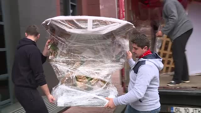 Circ in fata fostei case a lui Dan Adamescu. Fiul vitreg a golit vila de tablouri si mobila, "pentru a le proteja de ploaie"