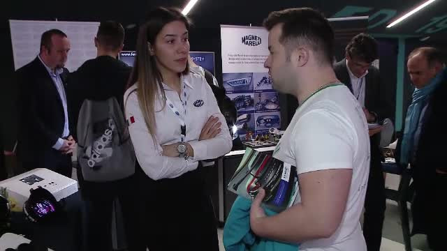 Companiile IT din Romania isi indreapta, in premiera, atentia spre elevi. "Iti dau o speranta ca ai ce face in tara"