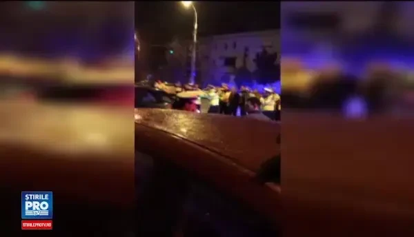 Tanarul care a lovit un agent iar apoi s-a blocat in masina risca 13 ani de inchisoare. Era suparat ca se certase cu iubita