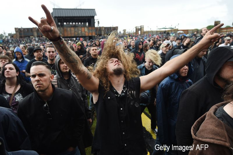 Doua persoane au murit, iar 12 oameni au fost spitalizati in urma unei busculade la un concert rock in Argentina