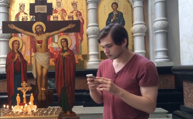 Un blogger rus risca inchisoarea dupa ce s-a filmat jucand "Pokemon Go" intr-o biserica. Acuzatiile care i se aduc